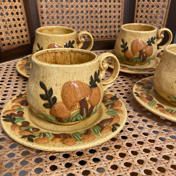 Vintage mushroom cup and saucer set - Picture 2 of 6